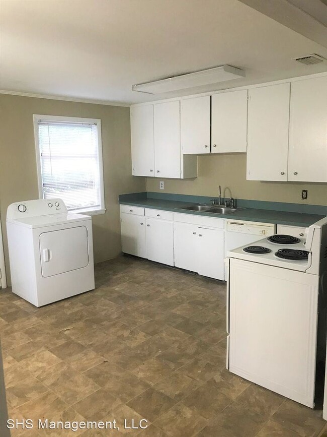 Building Photo - 3 br, 1 bath House - 214 Atkinson Drive