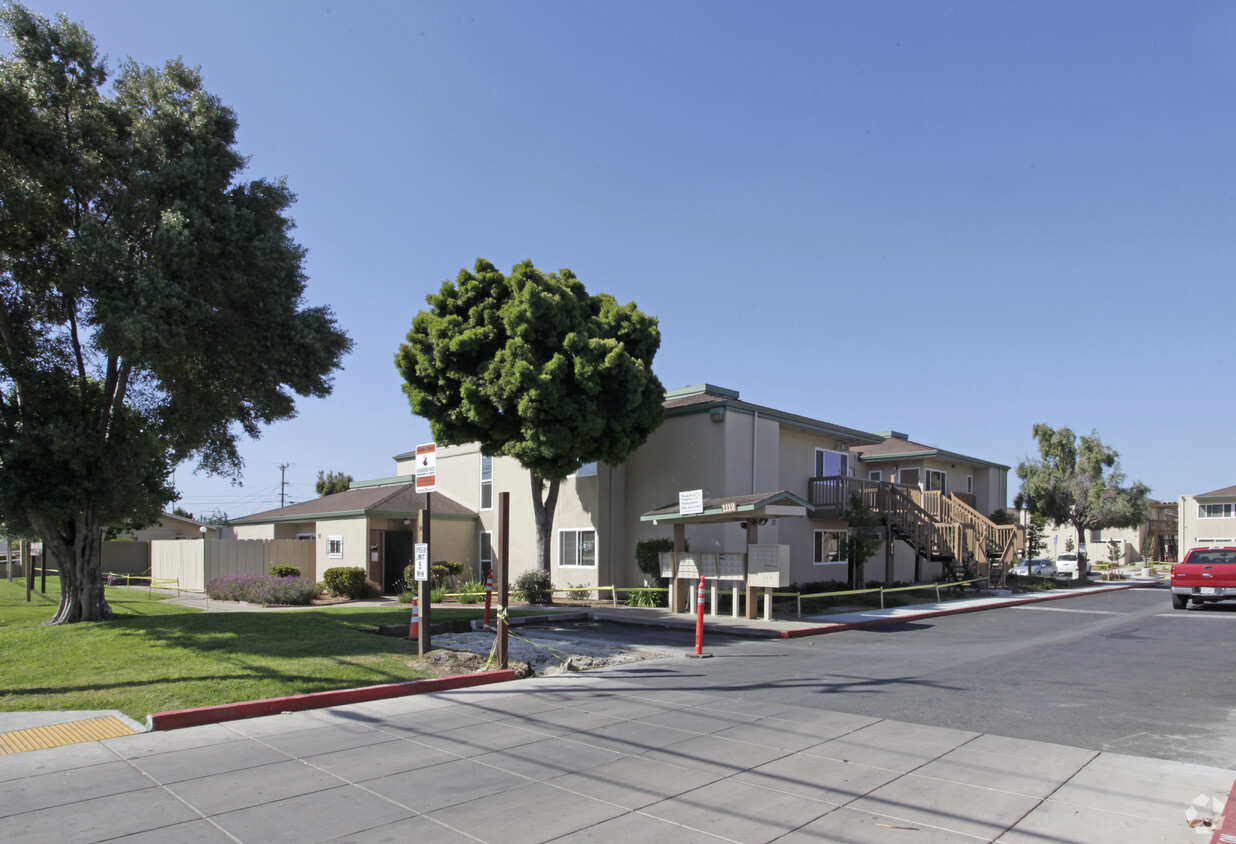 Primary Photo - Sunset Park Apartments