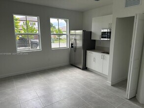 Building Photo - 2371 SE 23rd Ave