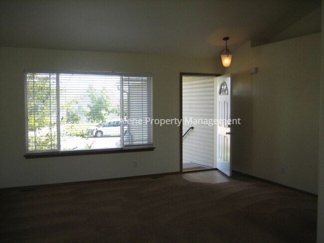 Foto del edificio - 3 bed house in Fieldstone!