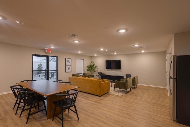 Building Photo - Juniper Crossing