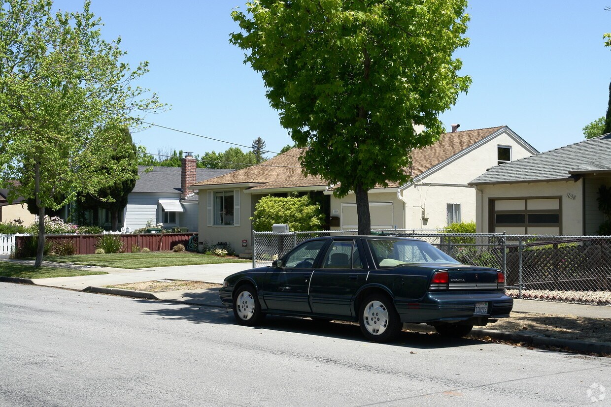 Building Photo - 1046 10th Ave