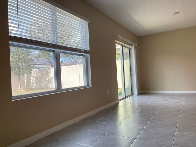 Foto del edificio - 9009 Tuscan Cypress St