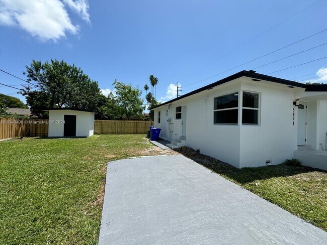 Foto del edificio - 5801 NW 11th Ave