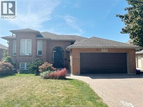 Building Photo - 1530 Outram Ave