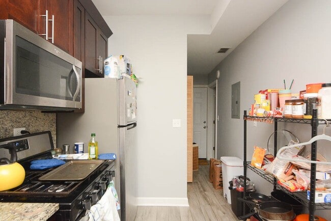 Building Photo - 3751 W Diversey Ave
