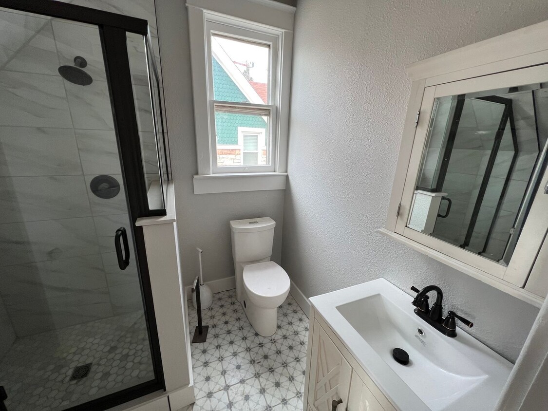 Foto principal - 217 E Oak St