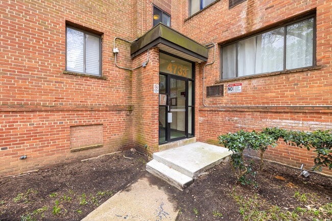 Building Photo - 4733 1st St SW