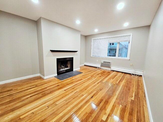 Building Photo - 40 Evergreen St