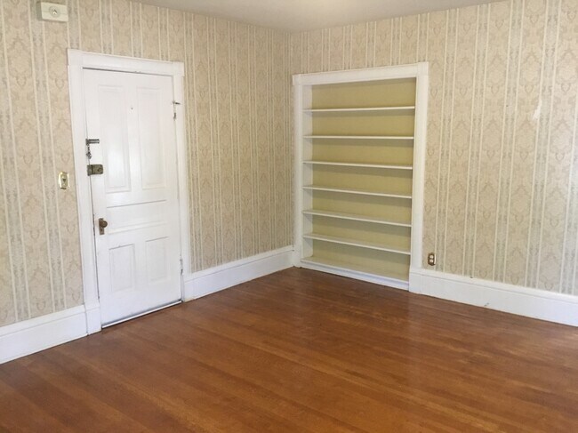 Entry door to living room - 55 S Liberty St