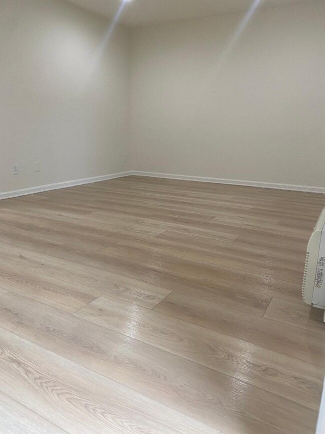Foto del edificio - 5445 Lindley Ave