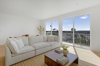 Interior Photo - 3844 W 27th St