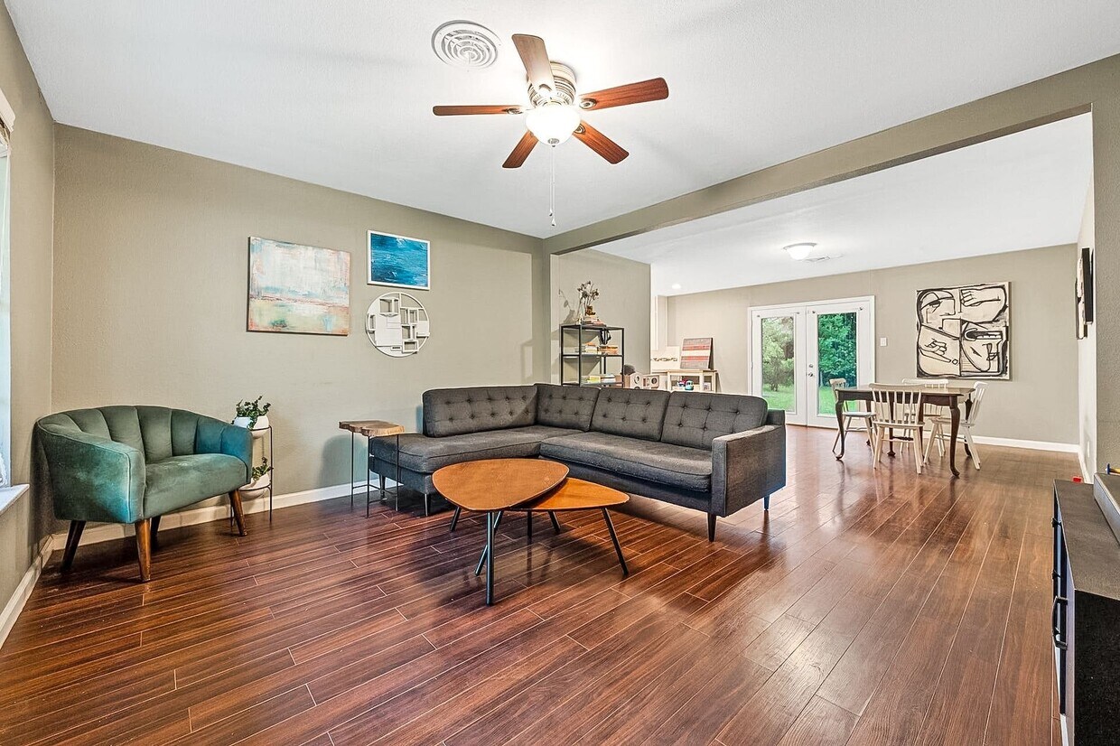 Foto principal - 2102 Vanderbilt Ln