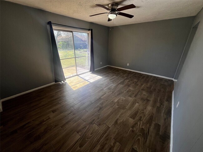 Building Photo - 1471 Cool Spring Dr