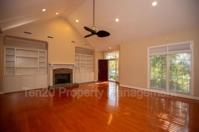 Foto del edificio - 4701-12 Turnberry Ln