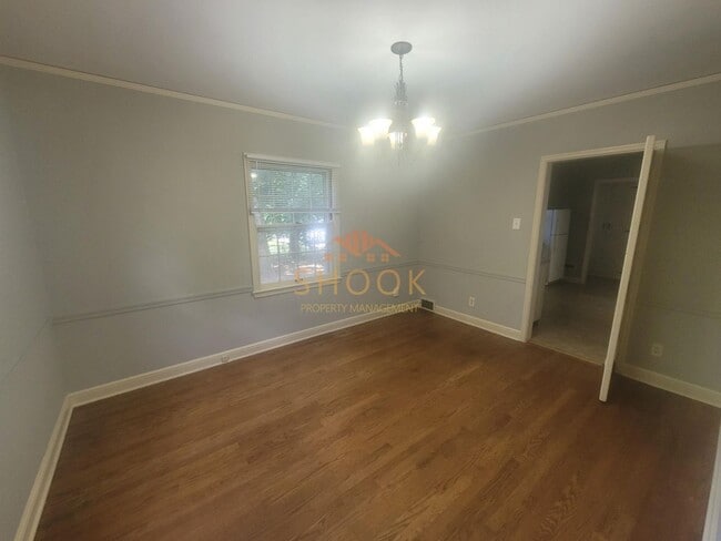 Foto del edificio - LARGE CAMPUS HOME AVAILABLE MID AUGUST 2024