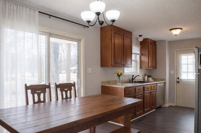 Foto del edificio - 1080 Maple Cir