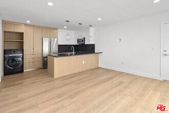 Building Photo - 2811 3rd St