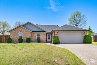 Building Photo - 2708 Pleasant View Ln