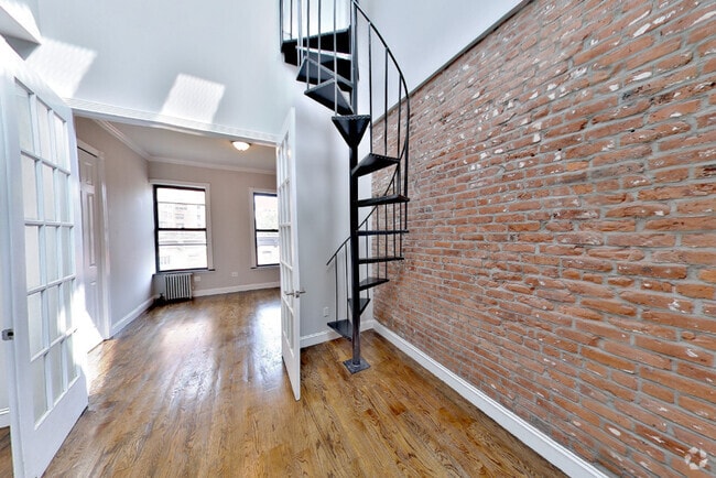 Building Photo - 206 E 83rd St