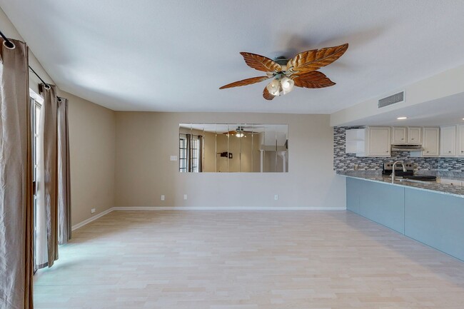 Building Photo - Beautiful Condo Overlooking Lake Ray Hubba...