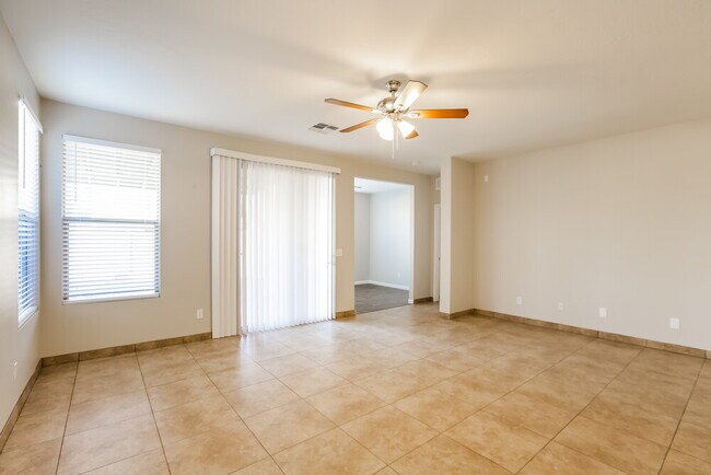 Building Photo - 3014 W Donner Dr