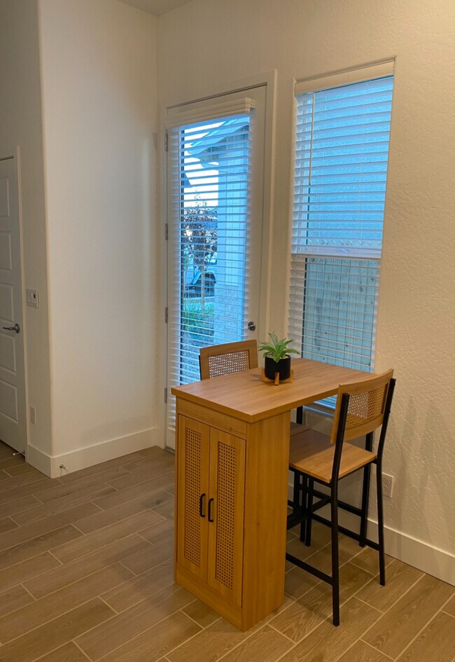 Foto del edificio - 3733 N Clay St