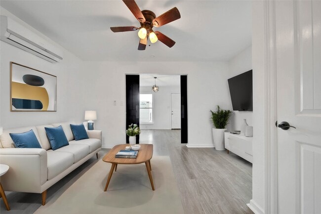 Foto del edificio - 1710 Shelby St
