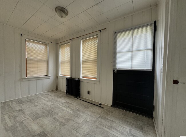 Building Photo - 194 Linden Ave