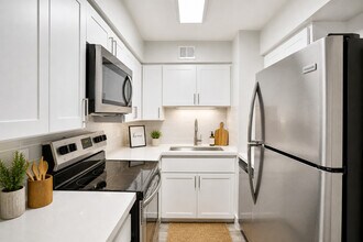 Modern and bright kitchen interior - Trails at Harris