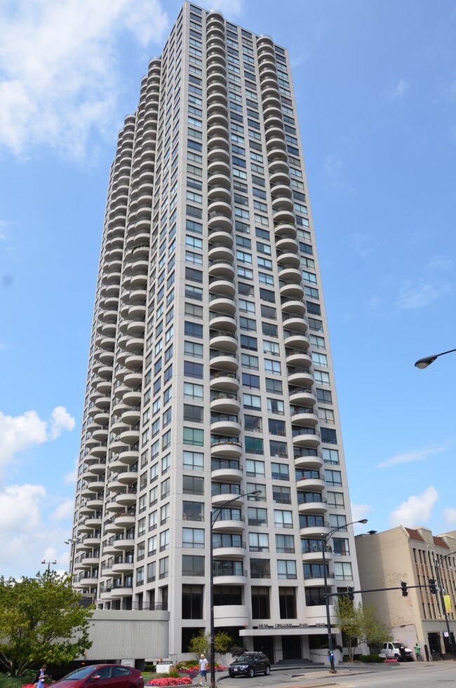 2020 N Lincoln Park West, Chicago, IL 60614 Apartments Chicago, IL