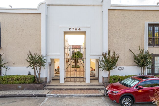Building Photo - Trafalgar Place Townhome Condominiums