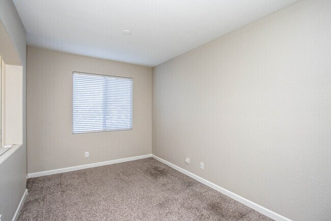 Building Photo - Maricopa House 4 beds 2 1/2 bath  single l...