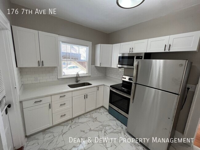 Building Photo - Renovated Old NE 2/1 - For Rent