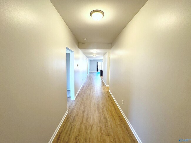 Foto del edificio - 121 Daymark Dr