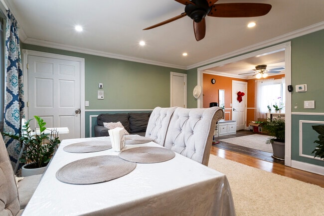 Foto del edificio - 2440 River Rd