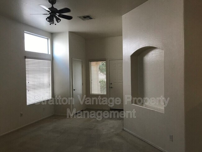 Foto del edificio - 16838 S 23rd St