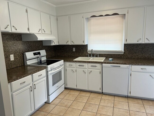 Foto del edificio - 4411 Firwood Ln
