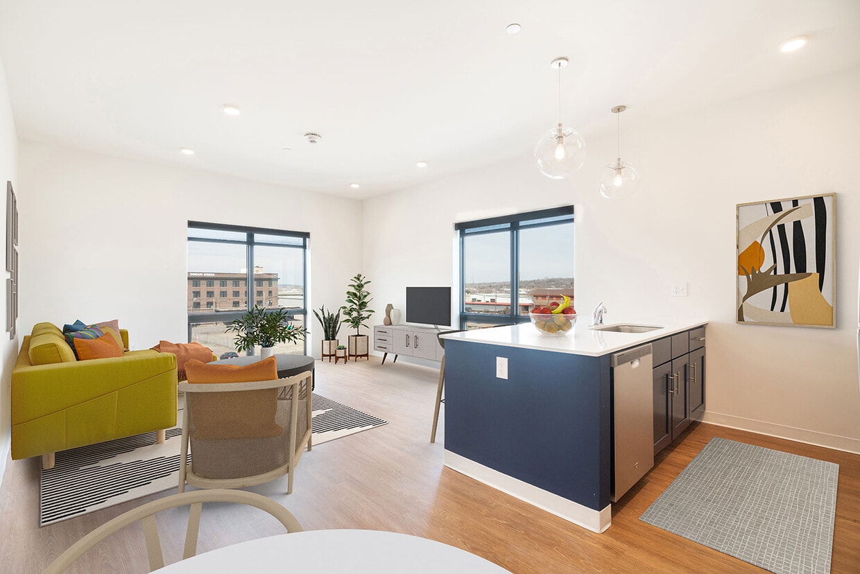 Primary Photo - Urbane 1220