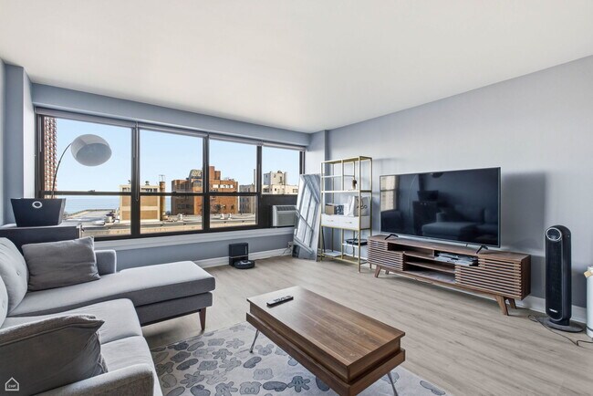 Foto del edificio - 2930 N Sheridan Rd