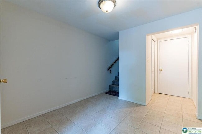 Building Photo - 8315 Countryside Ln