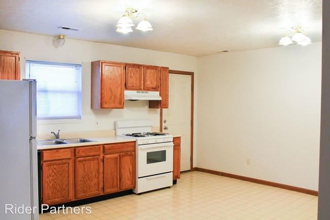 Building Photo - 808 A-B South St