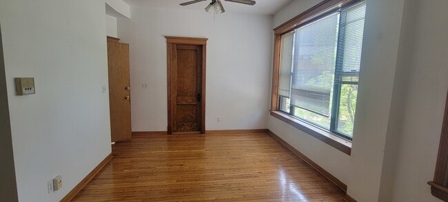 Building Photo - 3420 N Paulina St