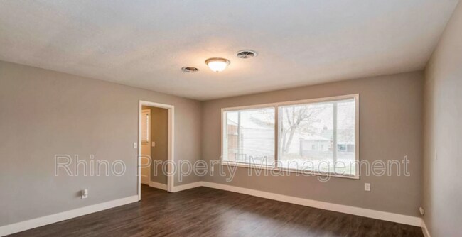 Foto del edificio - 2666 Wellington St E