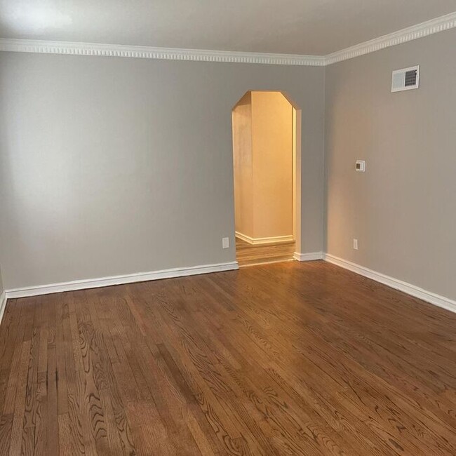 Building Photo - Beautiful 4 bedroom Brick Cape Cod Home