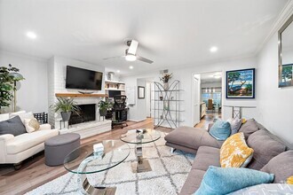 Building Photo - 10333 Longmont Dr