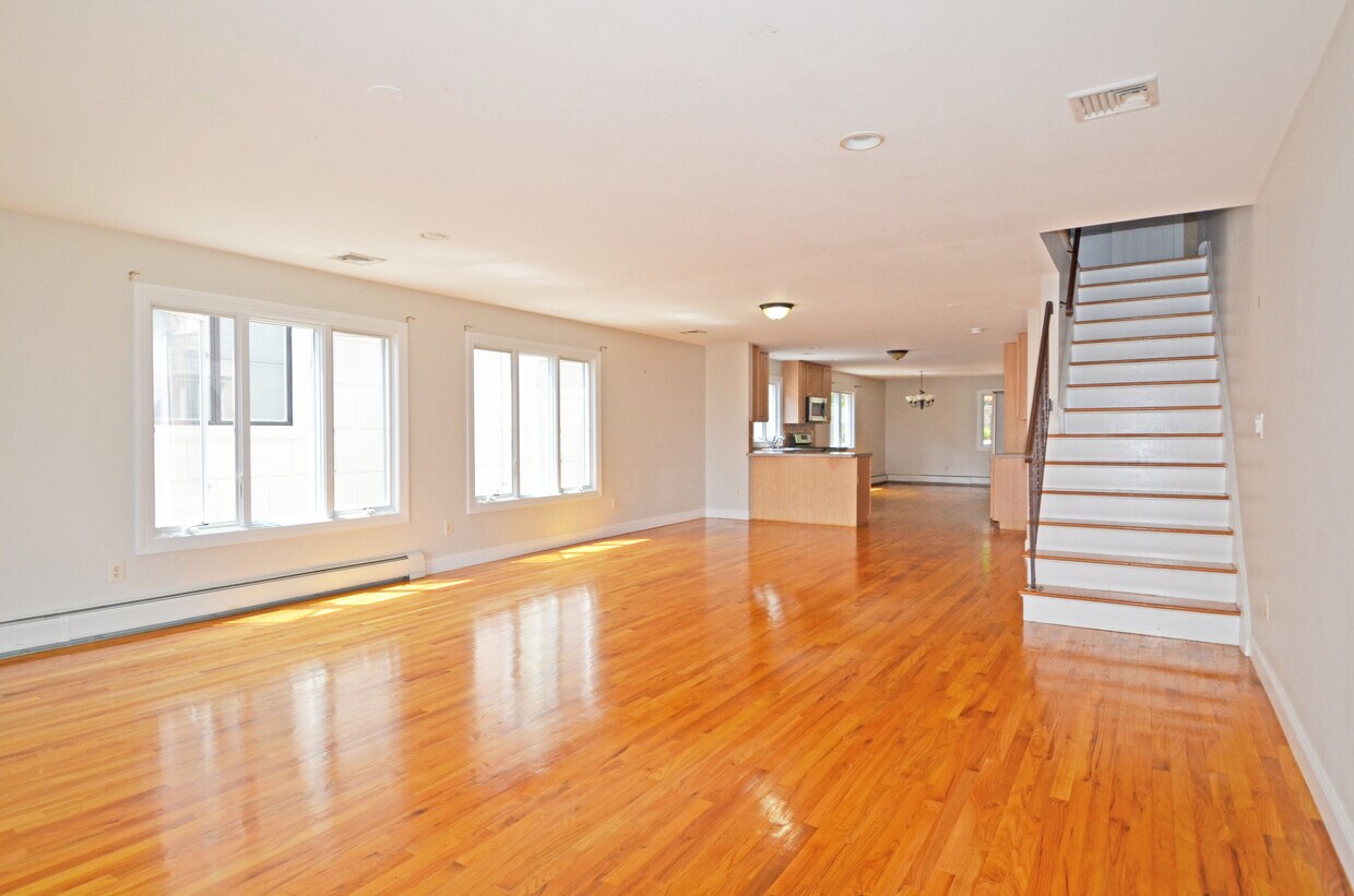 Primary Photo - 560 Undercliff Ave