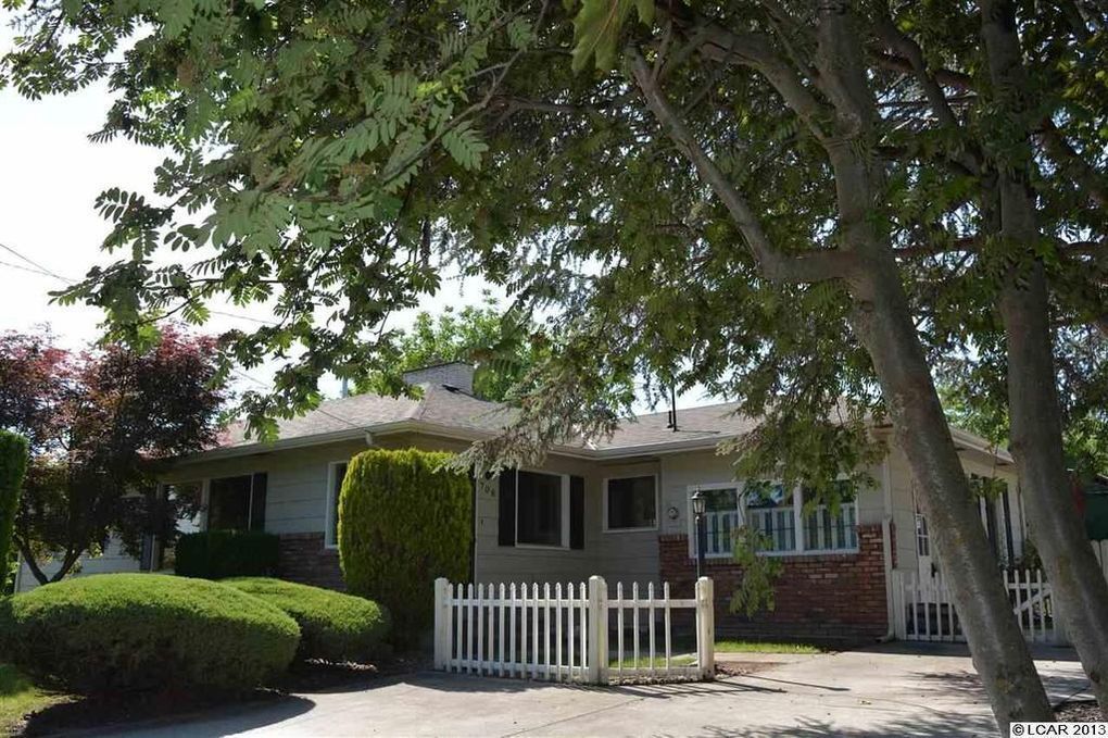 Primary Photo - Large 4 Bedroom Orchards Home with private...