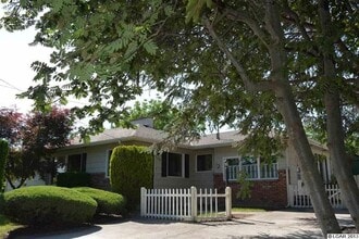 Building Photo - 708 Preston Ave