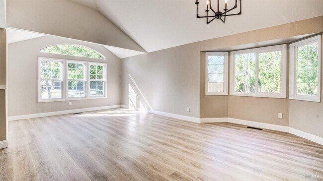 Building Photo - 9663 Lakewood Dr